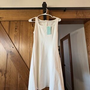 Elegant White Sleeveless Dress